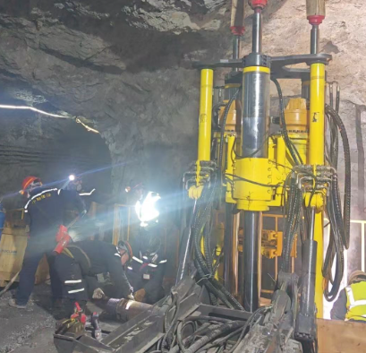 180反井鉆機到達(dá)湖北礦山洞室